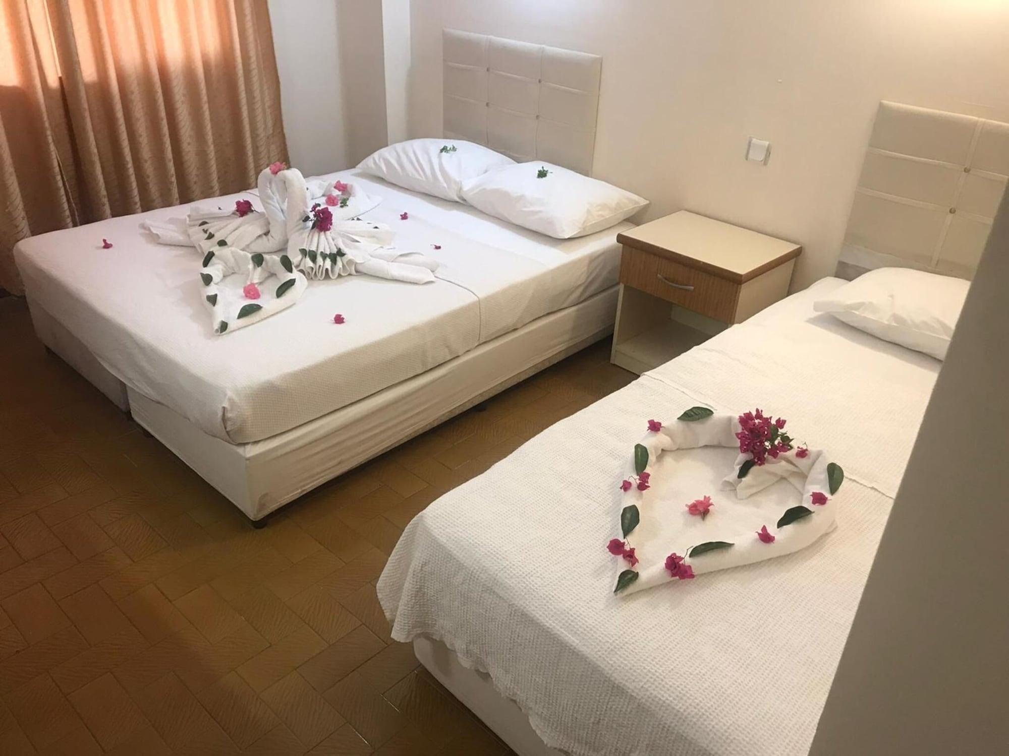 מרמריס Unver Hotel מראה חיצוני תמונה