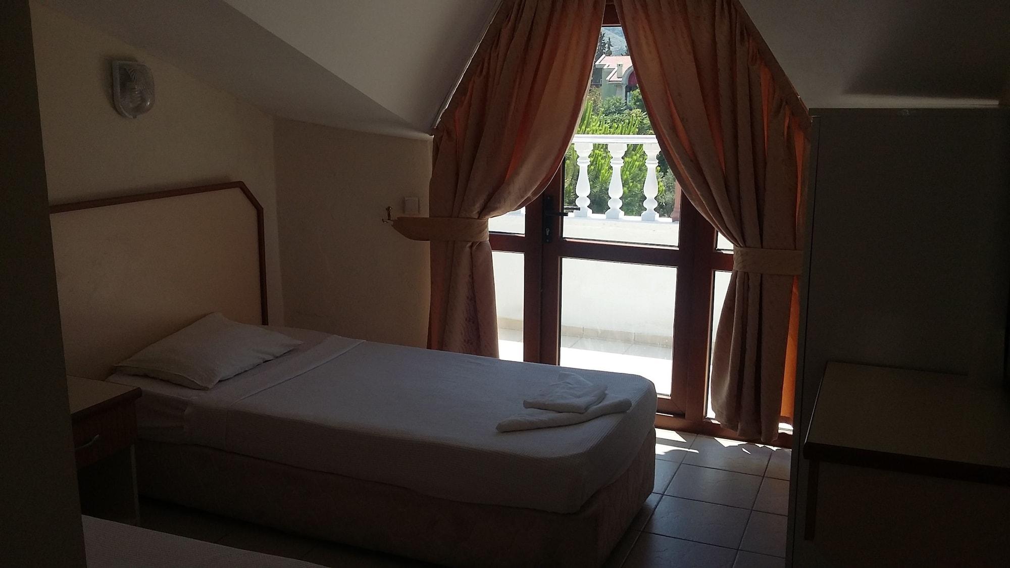 מרמריס Unver Hotel מראה חיצוני תמונה