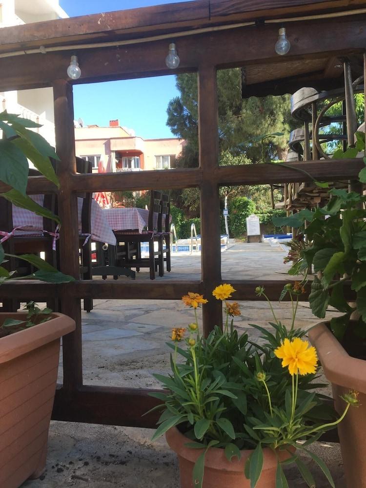 מרמריס Unver Hotel מראה חיצוני תמונה