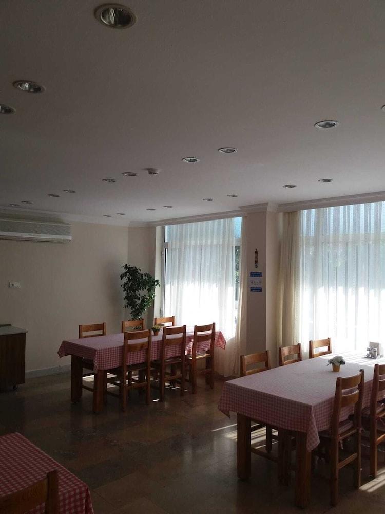 מרמריס Unver Hotel מראה חיצוני תמונה