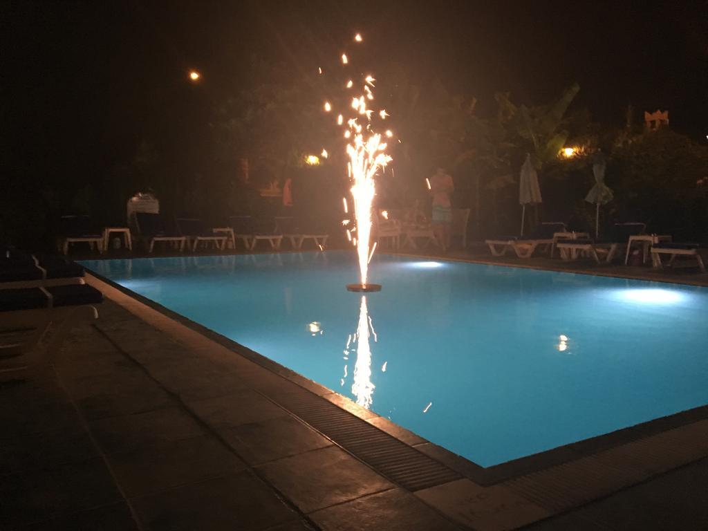מרמריס Unver Hotel מראה חיצוני תמונה