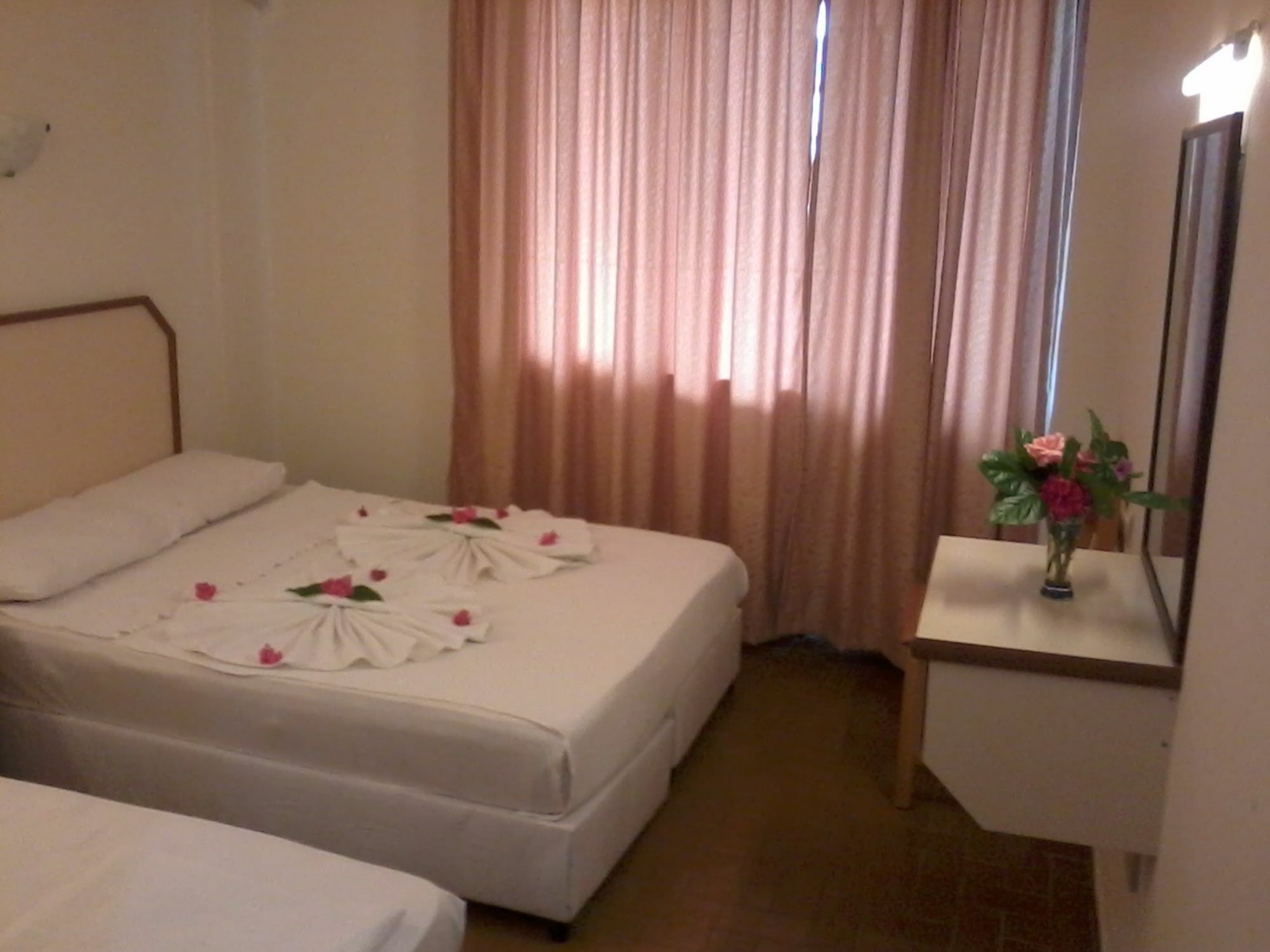 מרמריס Unver Hotel מראה חיצוני תמונה